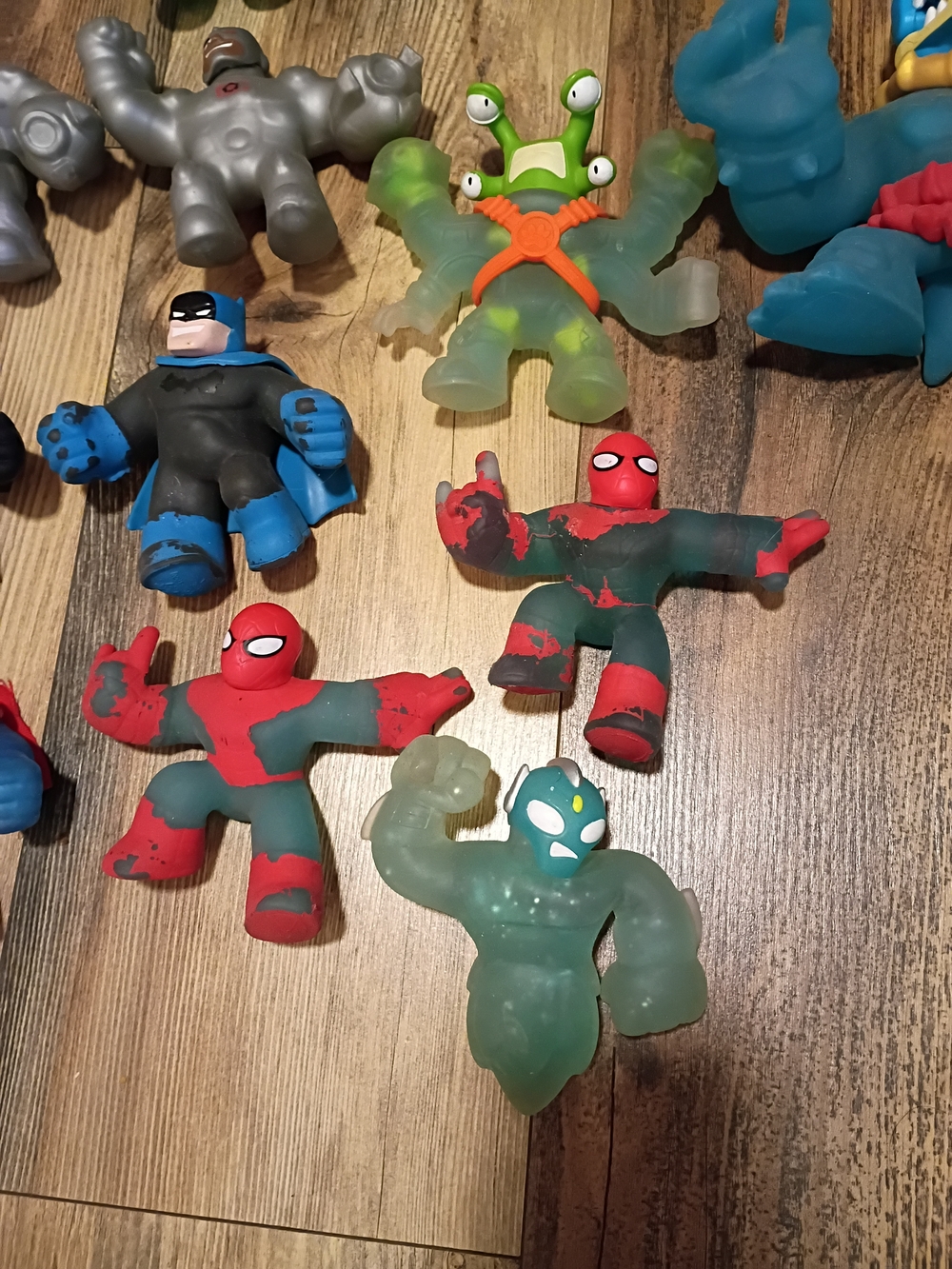 Mixed Kids Action Figure Set - Multi-Color Characters - Picture 4 of 4